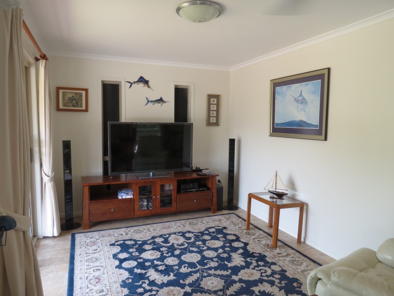 41 Vanda Street, Urangan QLD 4655