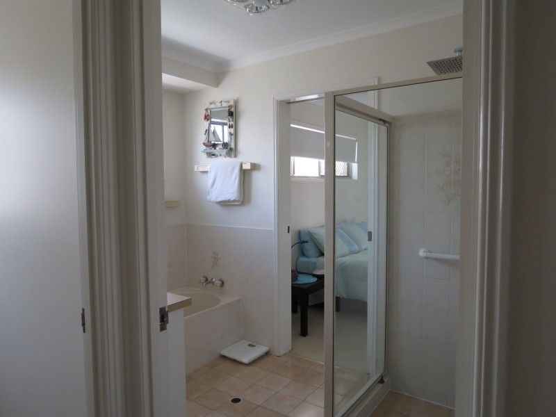 41 Vanda Street, Urangan QLD 4655