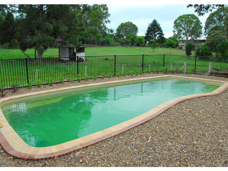 33 Sandrabarbara, Booral QLD 4655