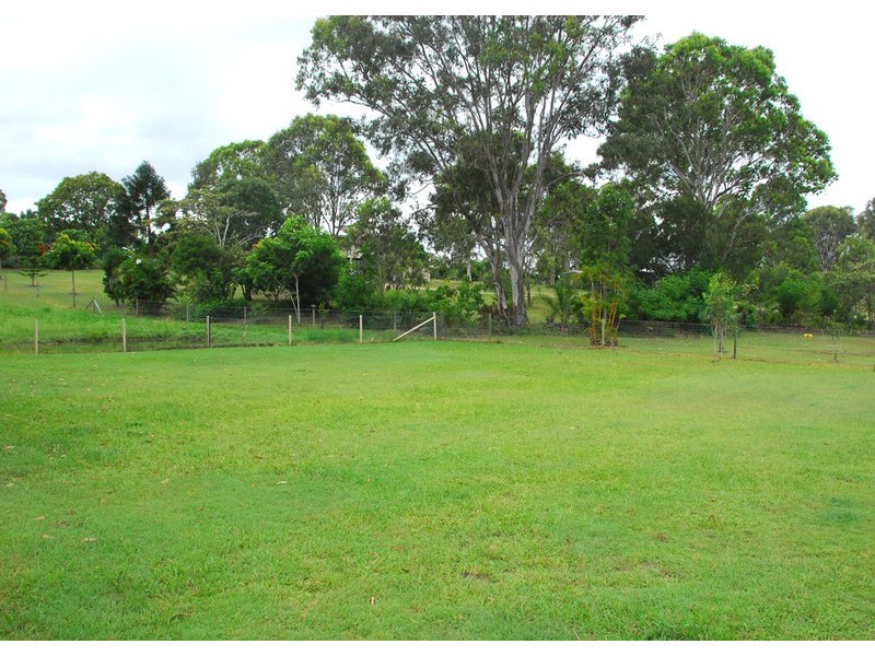 33 Sandrabarbara, Booral QLD 4655