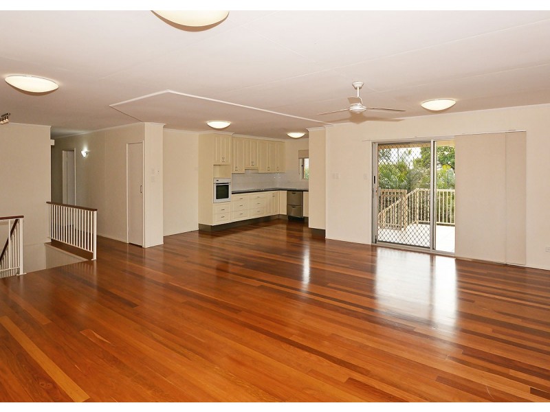 30 Pulgul Street, Urangan QLD 4655