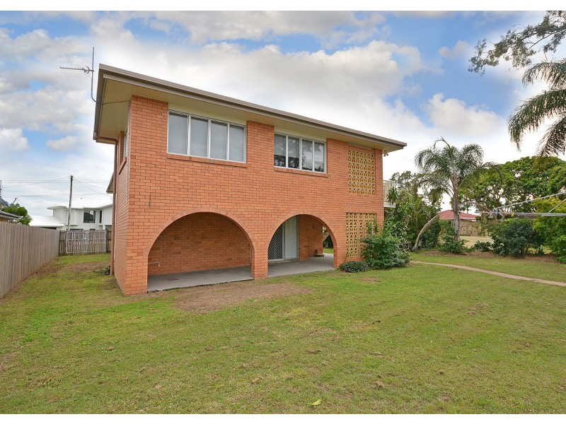 30 Pulgul Street, Urangan QLD 4655