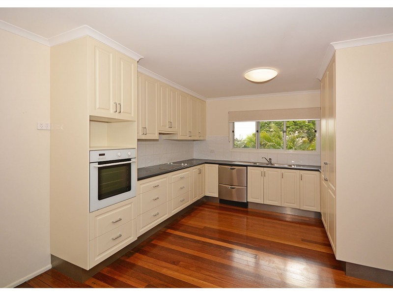 30 Pulgul Street, Urangan QLD 4655