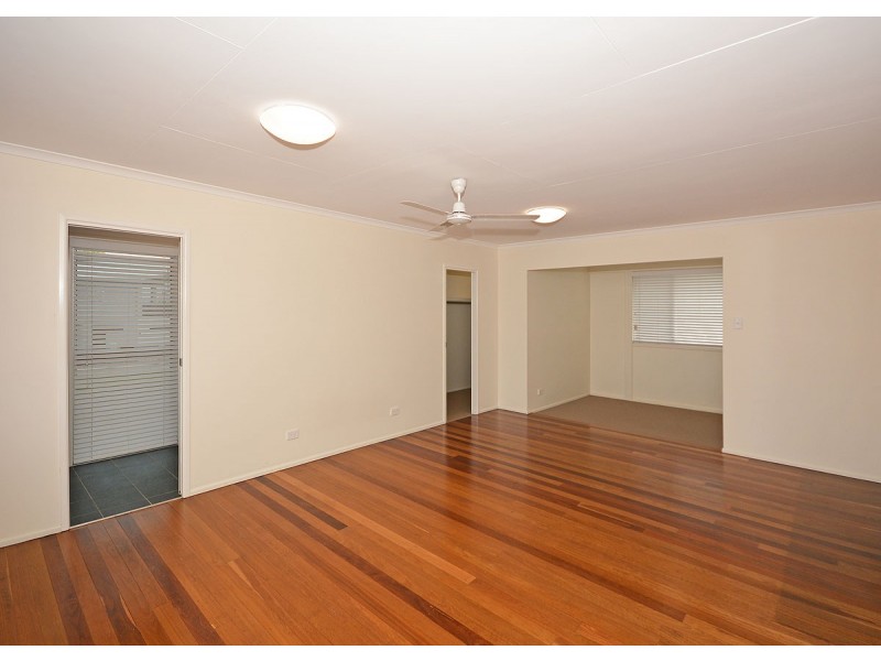 30 Pulgul Street, Urangan QLD 4655