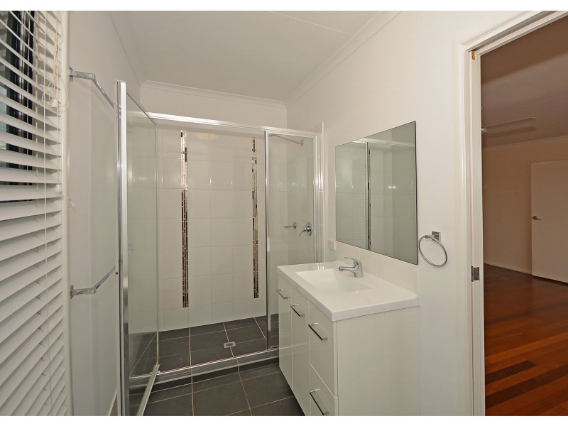 30 Pulgul Street, Urangan QLD 4655