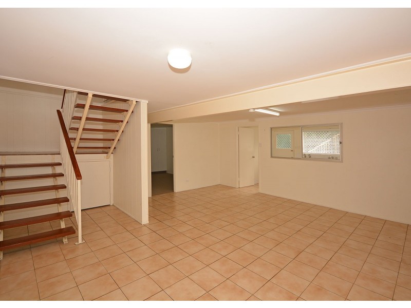 30 Pulgul Street, Urangan QLD 4655