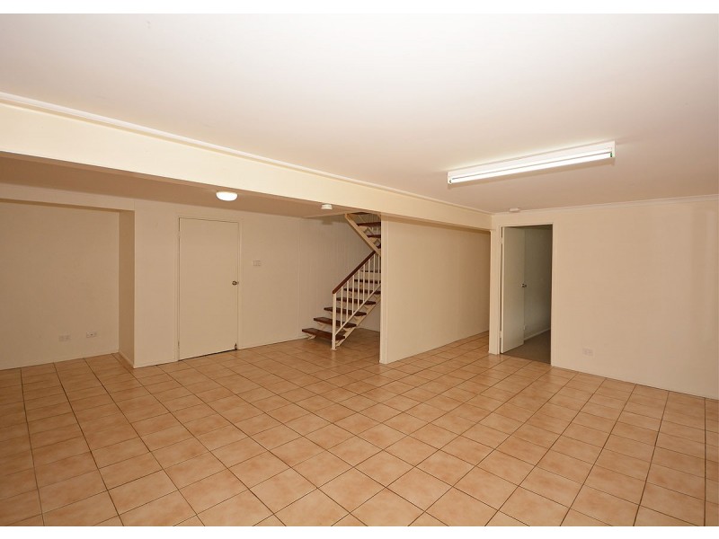 30 Pulgul Street, Urangan QLD 4655