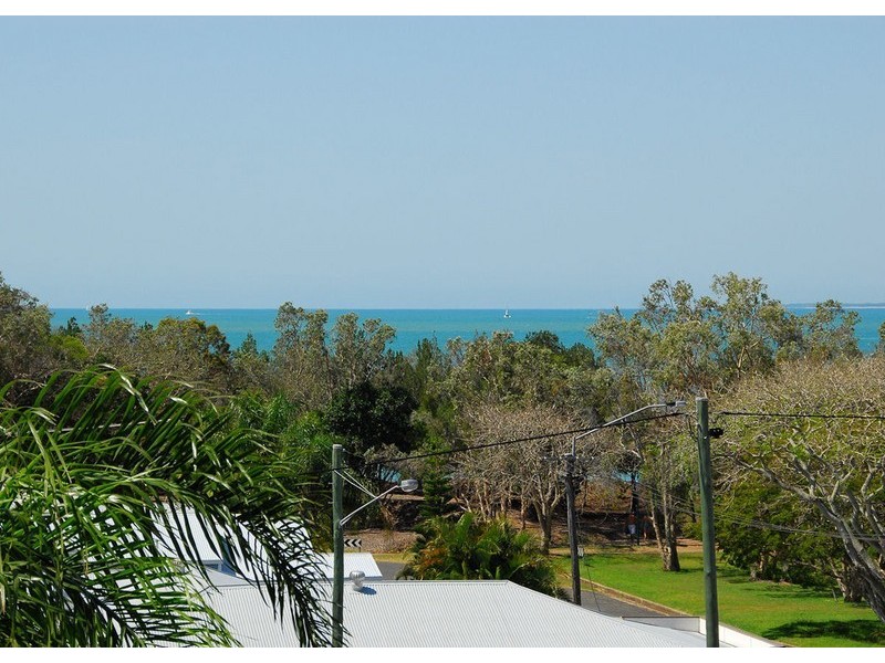Unit11/13 Pulgul Street, Urangan QLD 4655