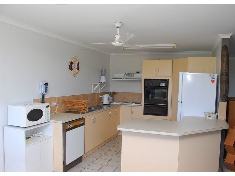 Unit11/13 Pulgul Street, Urangan QLD 4655