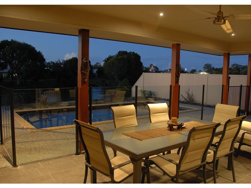 6 Harrison Cct, Urangan QLD 4655