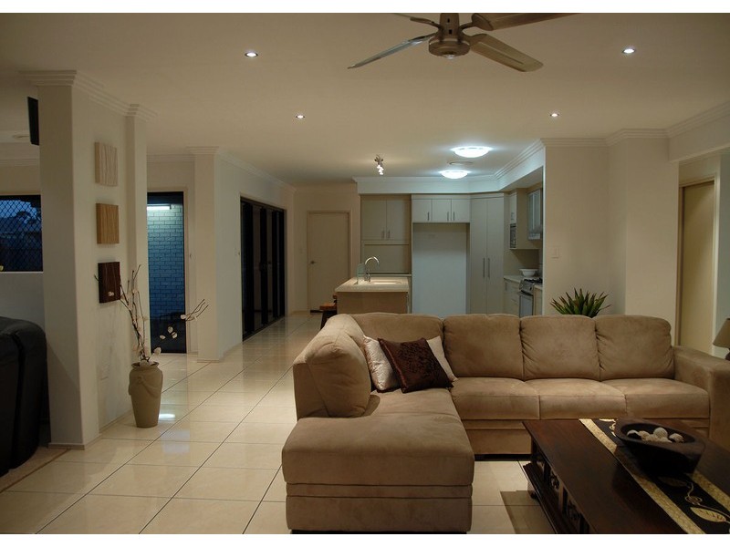 6 Harrison Cct, Urangan QLD 4655