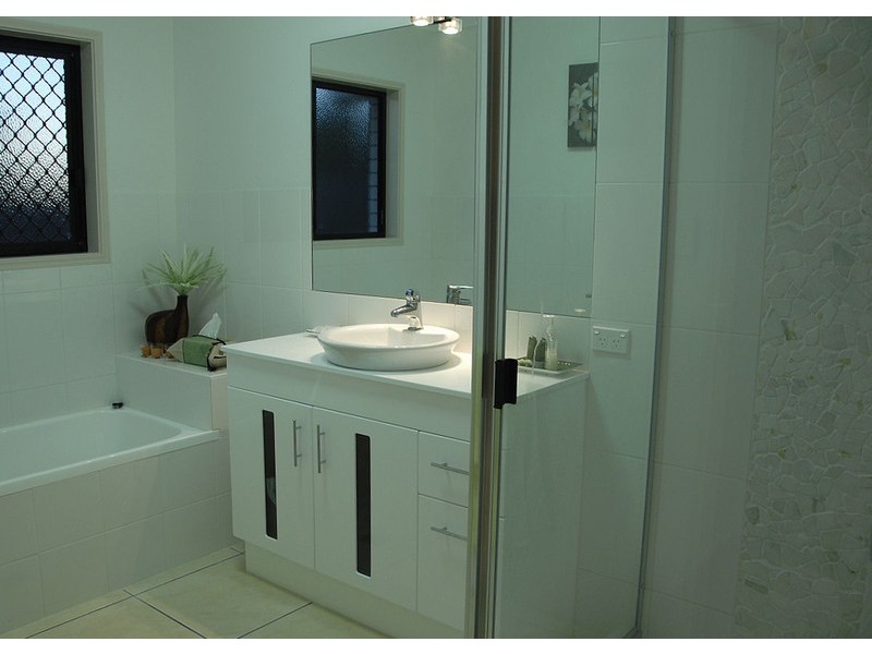 6 Harrison Cct, Urangan QLD 4655