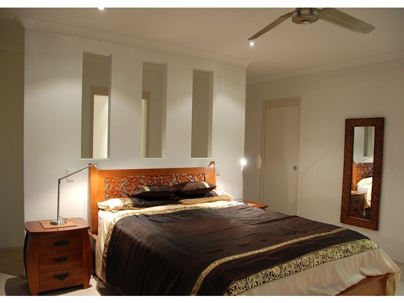 6 Harrison Cct, Urangan QLD 4655