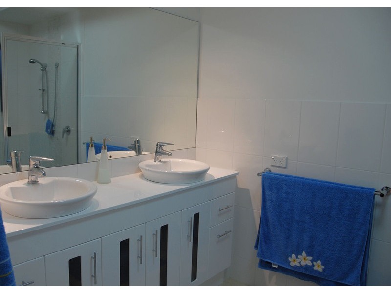 6 Harrison Cct, Urangan QLD 4655