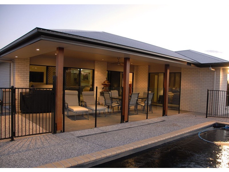 6 Harrison Cct, Urangan QLD 4655