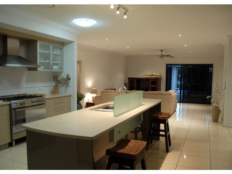 6 Harrison Cct, Urangan QLD 4655