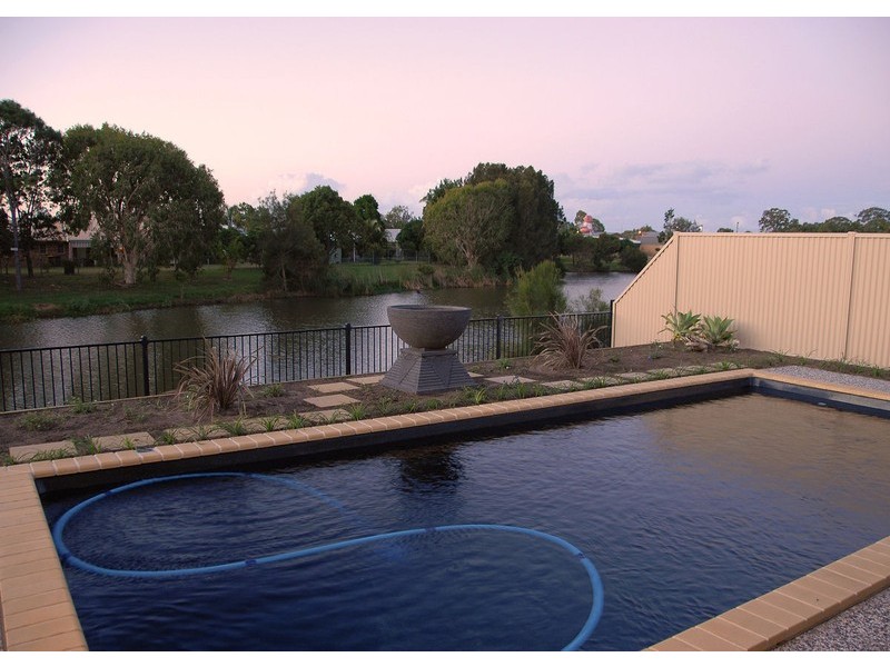 6 Harrison Cct, Urangan QLD 4655