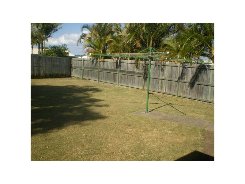 37  Cassandra Cres, Urangan QLD 4655