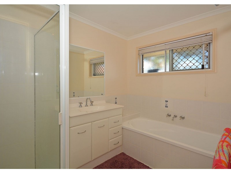 6 Jasper Court, Urangan QLD 4655