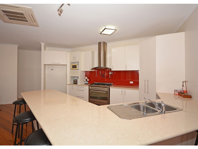 51 Limpus Street, Urangan QLD 4655