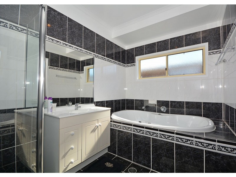 51 Limpus Street, Urangan QLD 4655