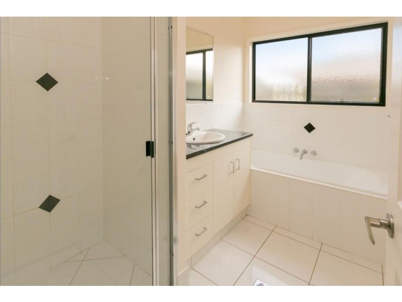 24 Bounty Circuit, Eli Waters QLD 4655