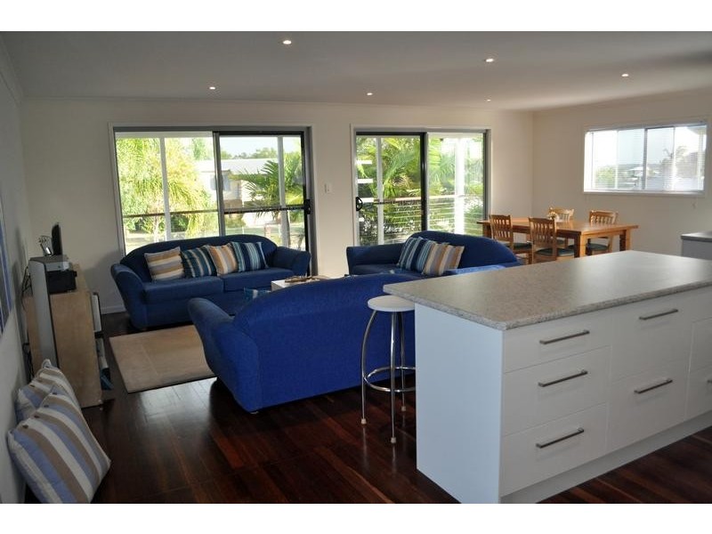 127 Pulgul Street, Urangan QLD 4655