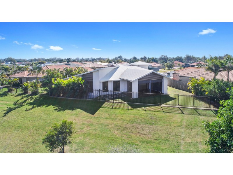 12 Banks Court, Torquay QLD 4655