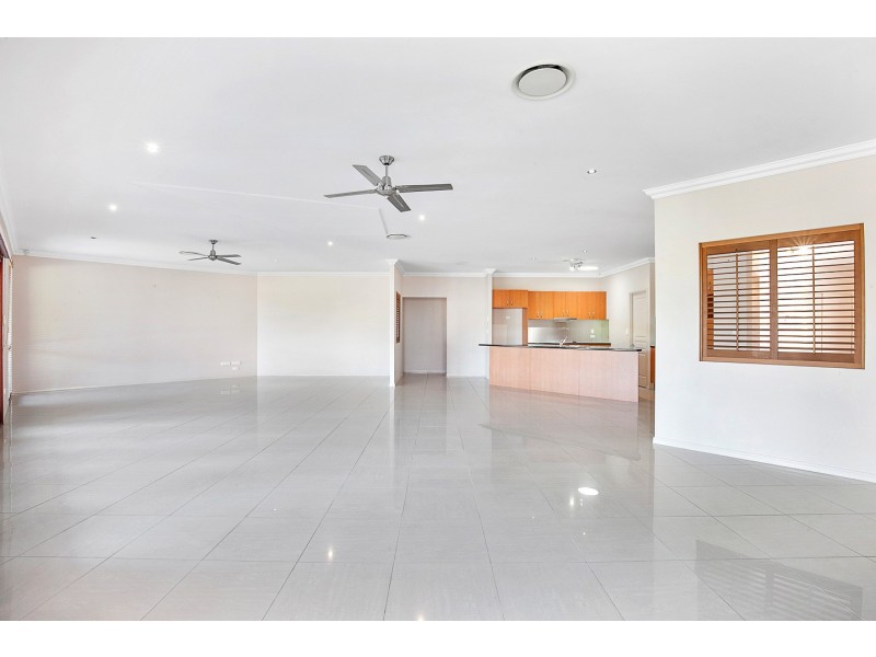 12 Banks Court, Torquay QLD 4655