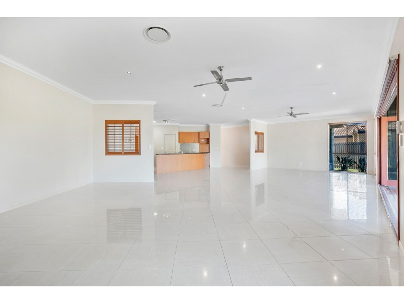 12 Banks Court, Torquay QLD 4655