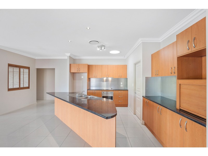 12 Banks Court, Torquay QLD 4655