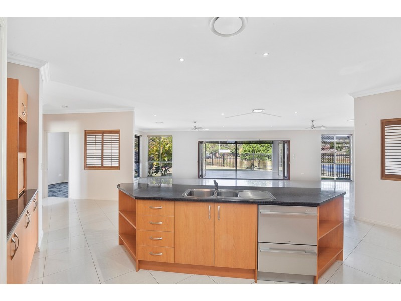12 Banks Court, Torquay QLD 4655
