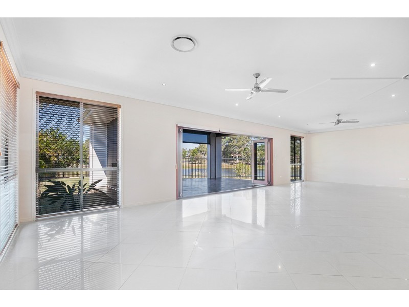 12 Banks Court, Torquay QLD 4655