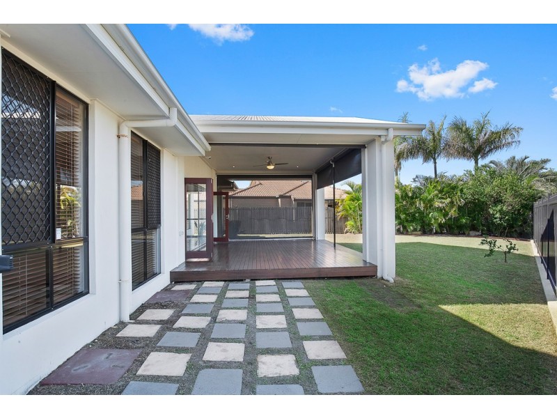 12 Banks Court, Torquay QLD 4655