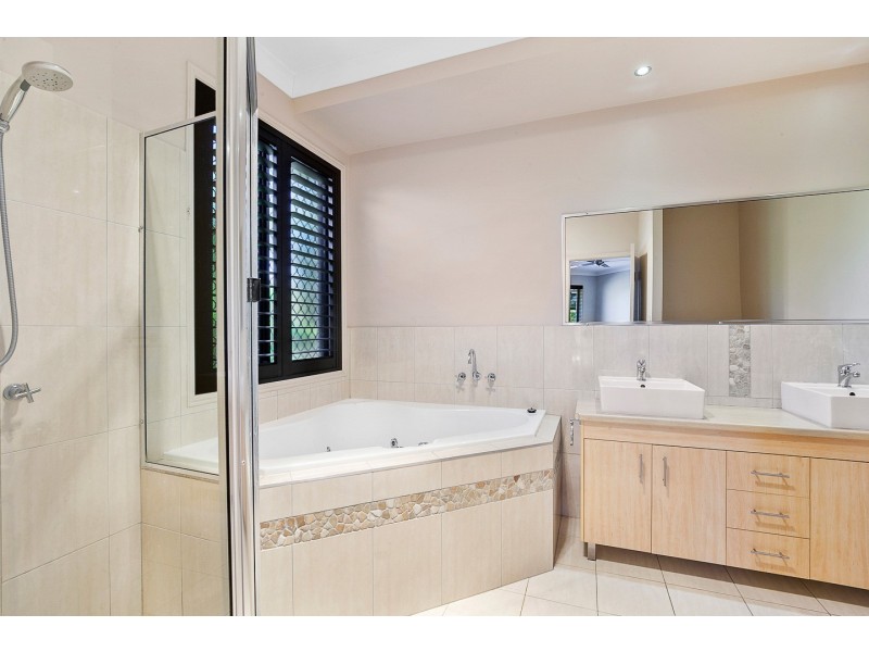 12 Banks Court, Torquay QLD 4655