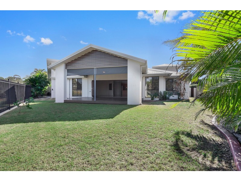 12 Banks Court, Torquay QLD 4655