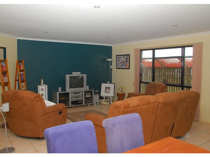 3 Oriole Crt, Eli Waters QLD 4655