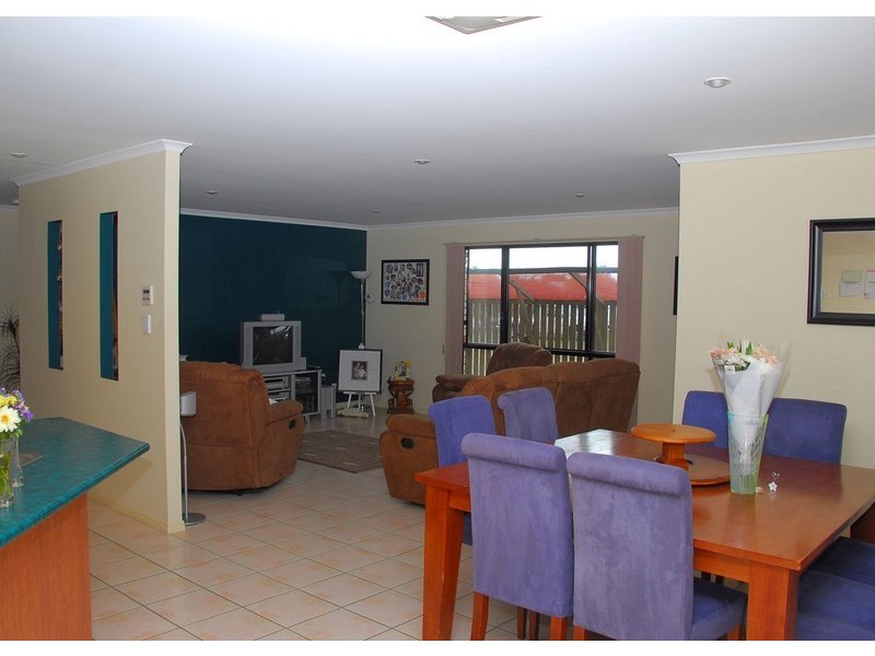 3 Oriole Crt, Eli Waters QLD 4655