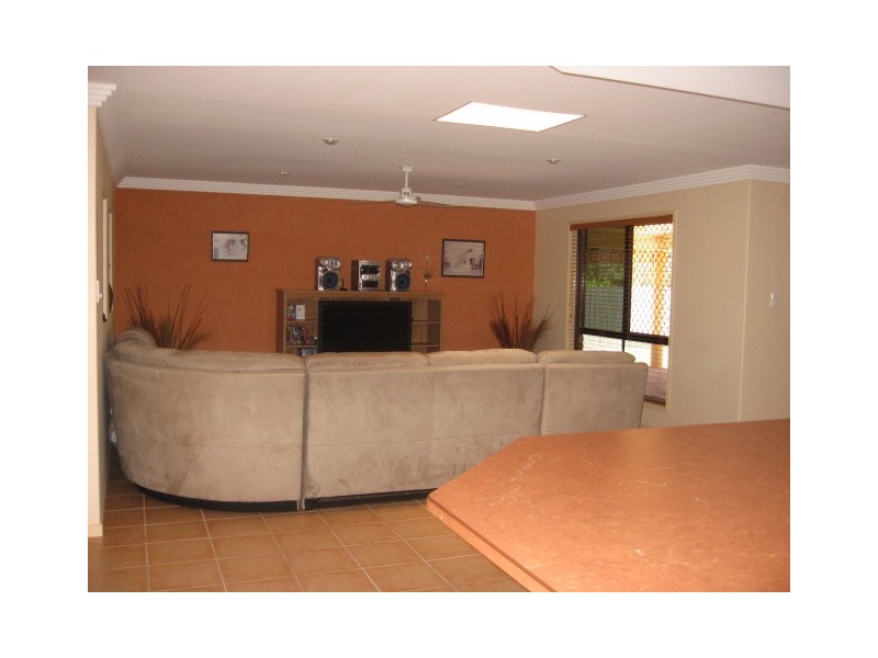 9 Sunline Court, Urangan QLD 4655