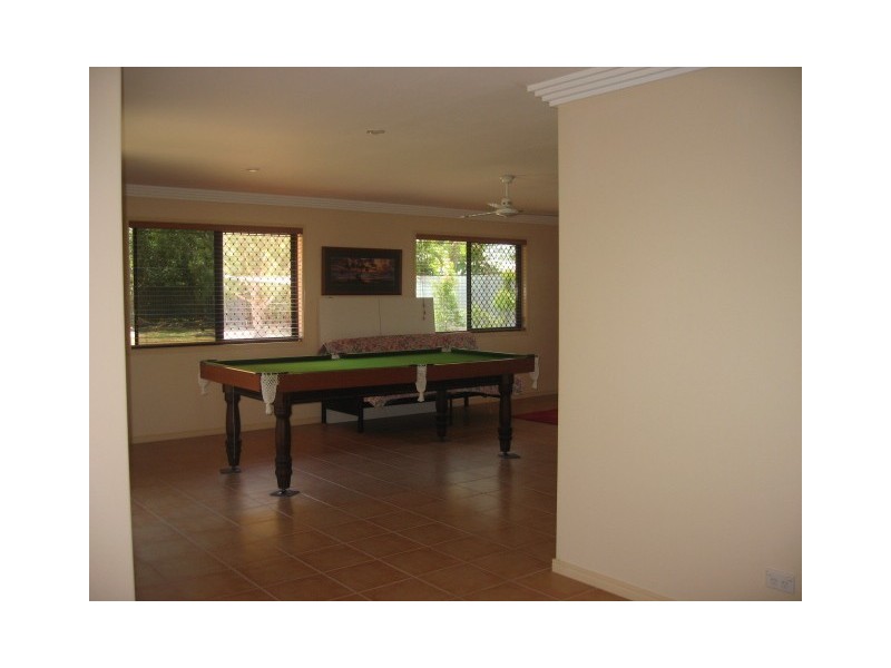 9 Sunline Court, Urangan QLD 4655