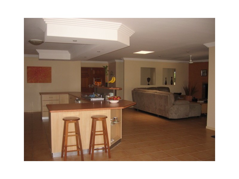 9 Sunline Court, Urangan QLD 4655