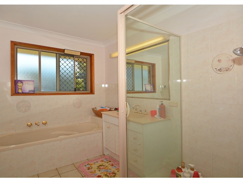 1 Fiona Court, Urangan QLD 4655