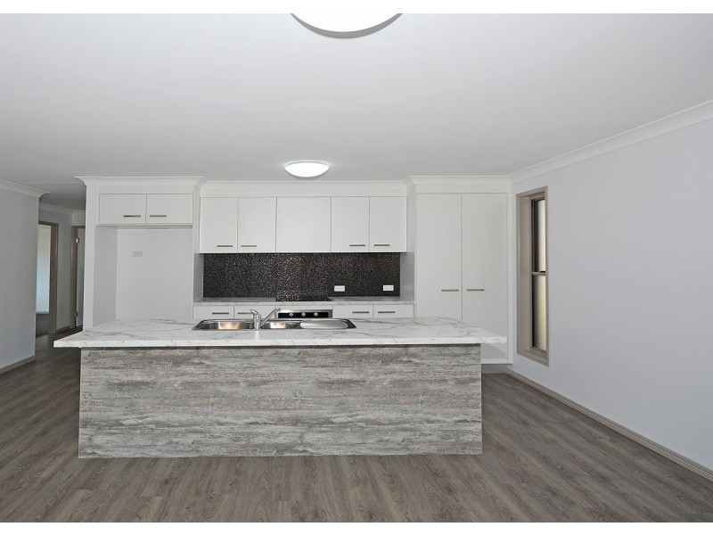 50 Halcyon Drive, Wondunna QLD 4655