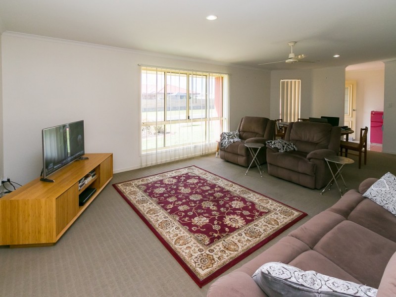 53 Bounty Cct, Eli Waters QLD 4655