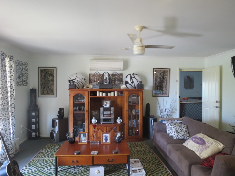 1 Twolyn Street, Urangan QLD 4655