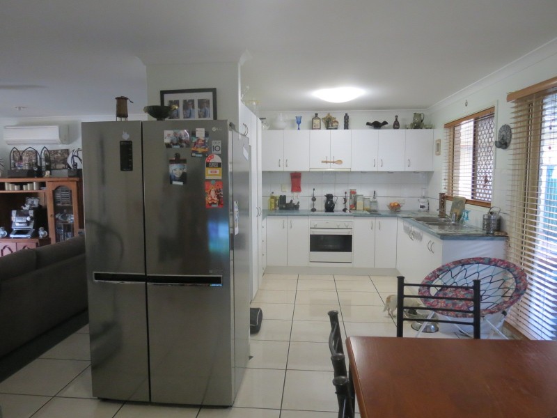 1 Twolyn Street, Urangan QLD 4655