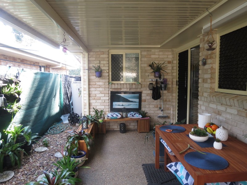 1 Twolyn Street, Urangan QLD 4655