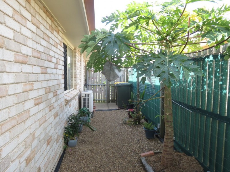1 Twolyn Street, Urangan QLD 4655