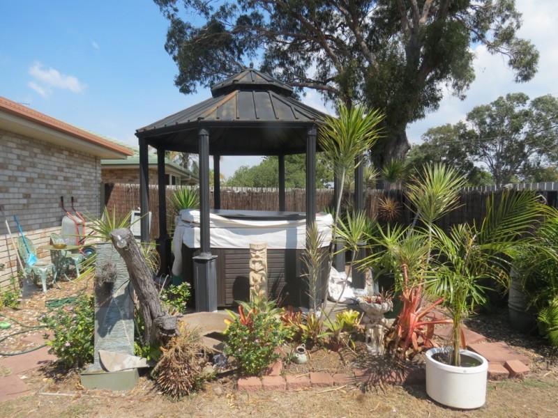 1 Twolyn Street, Urangan QLD 4655