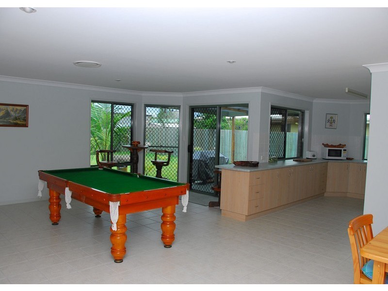 58 Cunningham St, Urangan QLD 4655